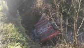 IZVUKLI ŽENU IZ SMRSKANOG AUTOMOBILA: Nesreća na putu Požega‒Kosjerić IZVUKLI ŽENU IZ SMRSKANOG AUTOMOBILA: Nesreća na putu Požega‒Kosjerić