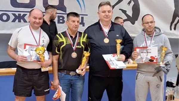 УСПЕХ ПАРАЋИНСКОГ СТОНОТЕНИСЕРА: Бронза за Филипа Лешјанина са турнира у Пожаревцу УСПЕХ ПАРАЋИНСКОГ СТОНОТЕНИСЕРА: Бронза за Филипа Лешјанина са турнира у Пожаревцу