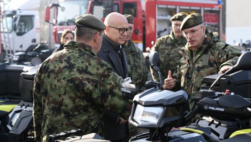 PREDSTAVLJENA NOVA VOZILA ZA VOJSKU SRBIJE: Prisustvovali ministar Vučević i general Mojsilović (FOTO)