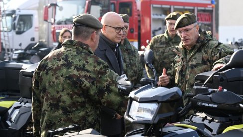 ПРЕДСТАВЉЕНА НОВА ВОЗИЛА ЗА ВОЈСКУ СРБИЈЕ: Присуствовали министар Вучевић и генерал Мојсиловић (ФОТО)