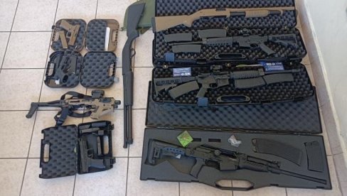 ХАПШЕЊЕ У БЕРАНАМА: Потегао оружје, нашли му пет пушака и два пиштоља