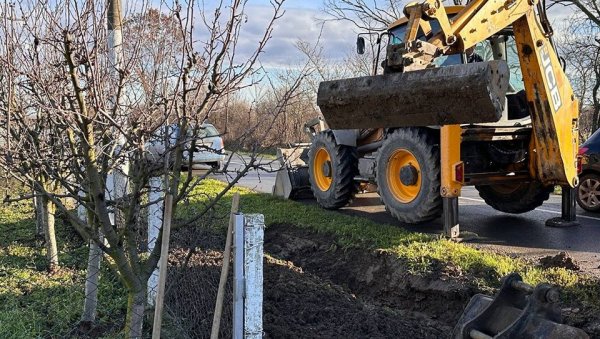 ВОДОВОД У СВАКОМ СЕЛУ: Почела изградња мреже у обреновачкој Месној заједници Орашац ВОДОВОД У СВАКОМ СЕЛУ: Почела изградња мреже у обреновачкој Месној заједници Орашац