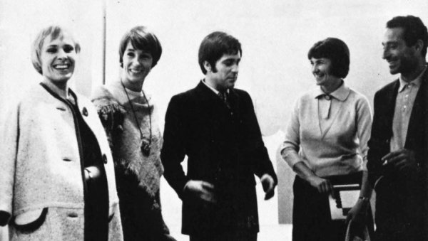 УНЕЛА СВЕТЛОСТ У УМЕТНОСТ РИМА: Међународна изложба Нове тенденције `60 представља у СКЦ-у круг у коме је стварала Мира Бртка (1930- 2014) УНЕЛА СВЕТЛОСТ У УМЕТНОСТ РИМА: Међународна изложба Нове тенденције `60 представља у СКЦ-у круг у коме је стварала Мира Бртка (1930- 2014)