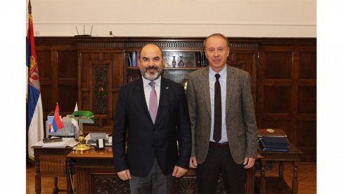 VIŠE STUDENATA SA KIPRA: Novi ambasador Fotiu posetio Univerzitet u Beogradu VIŠE STUDENATA SA KIPRA: Novi ambasador Fotiu posetio Univerzitet u Beogradu
