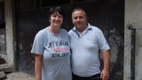 IZ LJUBAVI DOBILI 12. DETE: Šućurovići su ponos Srbije - Maleni Dimitrije došao na svet posle šest sestara i petorice braće (FOTO) IZ LJUBAVI DOBILI 12. DETE: Šućurovići su ponos Srbije - Maleni Dimitrije došao na svet posle šest sestara i petorice braće (FOTO)