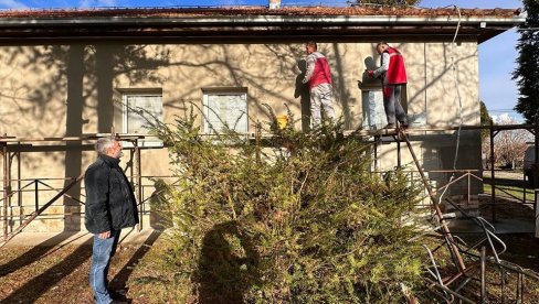 NOVA STOLARIJA I FASADA: Radovi na OŠ Živojin Perić u Trstenici kod Obrenovca NOVA STOLARIJA I FASADA: Radovi na OŠ Živojin Perić u Trstenici kod Obrenovca