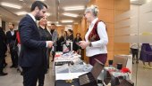 МОМИРОВИЋ: Жене предузетнице играју важну улогу у трансформацији економије Србије МОМИРОВИЋ: Жене предузетнице играју важну улогу у трансформацији економије Србије