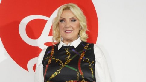 SNEŽANA ĐURIŠIĆ O DUGOM POSTOJANJU NA ESTRADI: Kako se pokažete na sceni, tako i prođete SNEŽANA ĐURIŠIĆ O DUGOM POSTOJANJU NA ESTRADI: Kako se pokažete na sceni, tako i prođete
