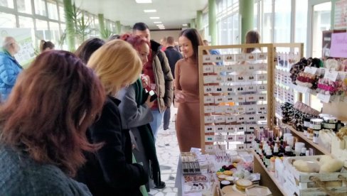 STEČENA ZNANJA, PRIMENJUJU U PRAKSI : Na novosadskom Poljoprivrednom fakultetu održan Sajam studentskog preduzetništva STEČENA ZNANJA, PRIMENJUJU U PRAKSI : Na novosadskom Poljoprivrednom fakultetu održan Sajam studentskog preduzetništva