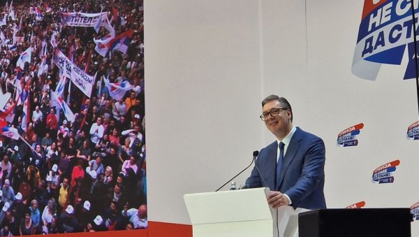 ВУЧИЋ ГОВОРИО ПРЕД ПУНИМ СПЕНСОМ: Скуп листе Александар Вучић - Србија не сме да стане (ФОТО/ВИДЕО)