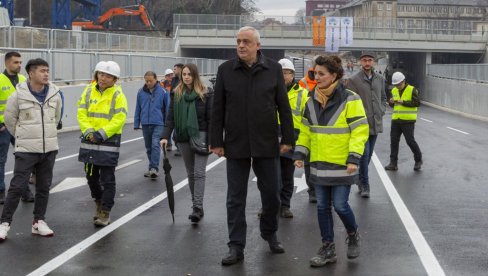 SUBOTICA: Gradonačelnik Stevan Bakić i pomoćnica ministra za železnički saobraćaj Anita Dimoski obišli izgradnji podvožnjaka u Maksima Gorkog SUBOTICA: Gradonačelnik Stevan Bakić i pomoćnica ministra za železnički saobraćaj Anita Dimoski obišli izgradnji podvožnjaka u Maksima Gorkog