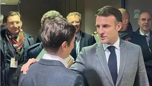 БРНАБИЋ И МАКРОН У БРИСЕЛУ: Срдачан сусрет са француским председником БРНАБИЋ И МАКРОН У БРИСЕЛУ: Срдачан сусрет са француским председником