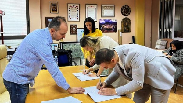СЕОСКА КУЋА ЗА МАРТУ И ЈОВАНА: У параћинској општини збринута 28. породица (ФОТО) СЕОСКА КУЋА ЗА МАРТУ И ЈОВАНА: У параћинској општини збринута 28. породица (ФОТО)