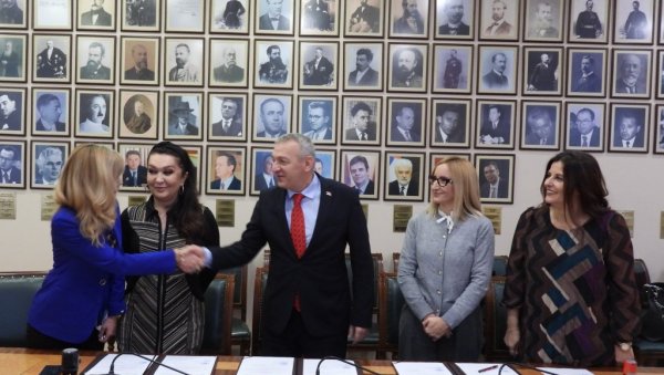 СПОРАЗУМ МИНИСТАРСТВА И ПРОСВЕТНИХ СИНДИКАТА: Продужен колективни уговор за високо образовање СПОРАЗУМ МИНИСТАРСТВА И ПРОСВЕТНИХ СИНДИКАТА: Продужен колективни уговор за високо образовање