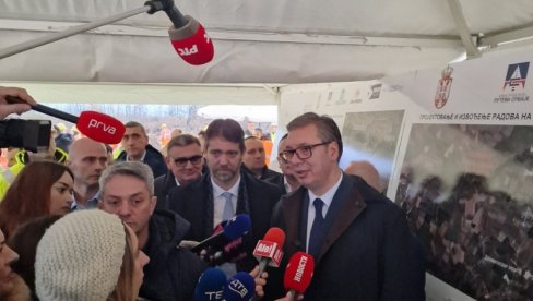 VUČIĆ OBIŠAO RADOVE NA GRADNJI SEVERNE OBILAZNICE: Ovo je za razvoj Kragujevca od ogromnog značaja (VIDEO VUČIĆ OBIŠAO RADOVE NA GRADNJI SEVERNE OBILAZNICE: Ovo je za razvoj Kragujevca od ogromnog značaja (VIDEO