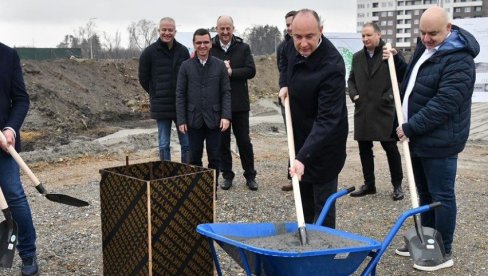 SJAJNE VESTI ZA NOVI SAD, GRADI SE NOVA TOPLANA: Đurić - Ovaj projekat obezbediće toplotnu energiju za 30.000 domaćinstava (FOTO)