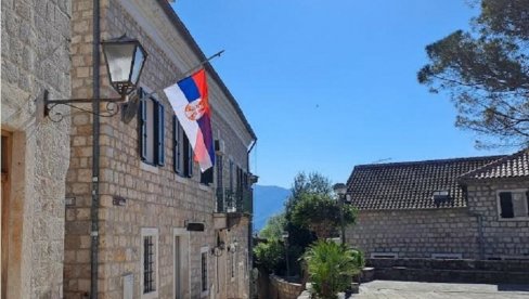 VELIKO INTERESOVANJE ZA IZBORE U SRBIJI: U Konzulatu u Herceg Novom 430 prijavljenih glasača VELIKO INTERESOVANJE ZA IZBORE U SRBIJI: U Konzulatu u Herceg Novom 430 prijavljenih glasača