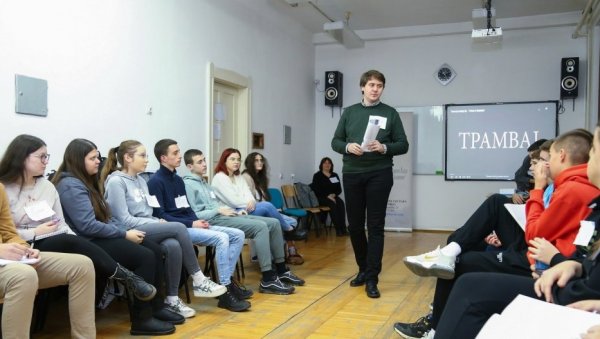 ЂАКЕ УЧЕ ЗАВИЧАЈНОЈ ИСТОРИЈИ: Радионице Кола српских сестара из Суботице ЂАКЕ УЧЕ ЗАВИЧАЈНОЈ ИСТОРИЈИ: Радионице Кола српских сестара из Суботице