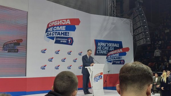 ВУЧИЋ ДАО РЕЧ: Пензије ће до краја следећег мандата бити 650 евра, плате 1400 евра ВУЧИЋ ДАО РЕЧ: Пензије ће до краја следећег мандата бити 650 евра, плате 1400 евра
