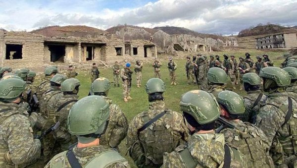 У ИСТОМ СТРОЈУ ЗА ВЕЛИКУ АЛБАНИЈУ: Оружане снаге такозваног Косова и матице извеле заједничку војну вежбу Фекени 23 у Бизи У ИСТОМ СТРОЈУ ЗА ВЕЛИКУ АЛБАНИЈУ: Оружане снаге такозваног Косова и матице извеле заједничку војну вежбу Фекени 23 у Бизи