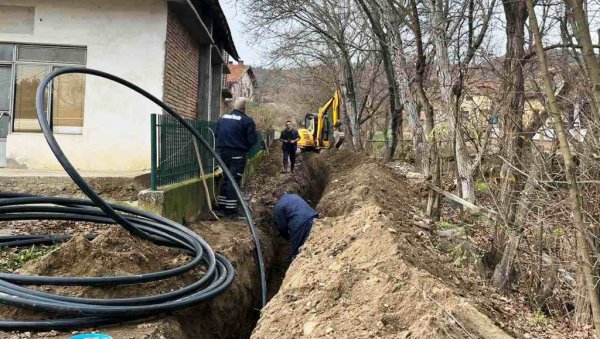 ЗА ОБНОВУ И НОВУ МРЕЖУ 35 МИЛИОНА Улагања Општине Параћин у водоснабдевање ЗА ОБНОВУ И НОВУ МРЕЖУ 35 МИЛИОНА Улагања Општине Параћин у водоснабдевање