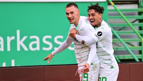 ŠALKE SE BUDI, ALI GOSTI SU U VEĆEM NALETU: Grojter firt ozbiljan kandidat za plasman u Bundesligu ŠALKE SE BUDI, ALI GOSTI SU U VEĆEM NALETU: Grojter firt ozbiljan kandidat za plasman u Bundesligu