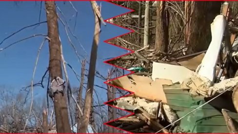 TORNADO BACIO BEBU U KOLEVCI NA DRVO: Roditelji izgubili svaku nadu za svog mališana, ali onda se desilo čudo (VIDEO) TORNADO BACIO BEBU U KOLEVCI NA DRVO: Roditelji izgubili svaku nadu za svog mališana, ali onda se desilo čudo (VIDEO)