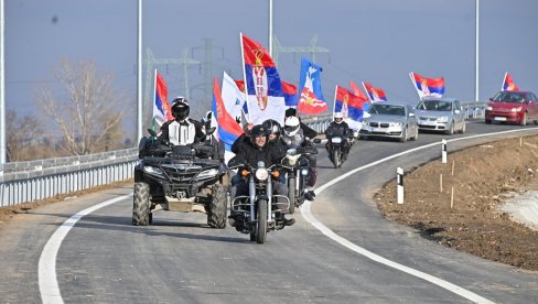 PRVI SE PROVOZALI BAJKERI: Saobraćaj na novoizgrađenoj petlji u Jakovu pušten  danas oko podneva