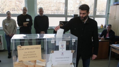LJUDI SU DOVOLJNO PAMETNI I ZRELI: Šapić - Ovi izbori su šansa da žadržimo normalnost u teškim vremenima LJUDI SU DOVOLJNO PAMETNI I ZRELI: Šapić - Ovi izbori su šansa da žadržimo normalnost u teškim vremenima