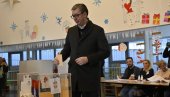 VUČIĆ GLASAO NA NOVOM BEOGRADU: Predsednik obavio građansku dužnost (FOTO/VIDEO) VUČIĆ GLASAO NA NOVOM BEOGRADU: Predsednik obavio građansku dužnost (FOTO/VIDEO)