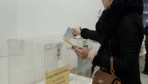 ПРВИ РЕЗУЛТАТИ ИЗБОРА У БЕОГРАДУ: Шест листа прелази цензус ПРВИ РЕЗУЛТАТИ ИЗБОРА У БЕОГРАДУ: Шест листа прелази цензус