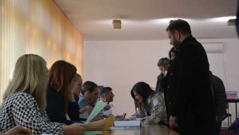 VIŠE OD 1.000 BIRAČA U KRUŠEVCU GLASA OD KUĆE: Postoje tri osnovna razloga zbog čega to smeju VIŠE OD 1.000 BIRAČA U KRUŠEVCU GLASA OD KUĆE: Postoje tri osnovna razloga zbog čega to smeju