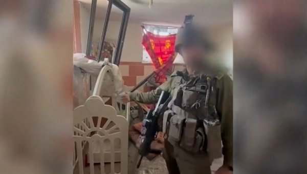 ТАОЦИ НА СНИМКУ МОЛЕ ЗА ПОМОћ: Израел осудио видео као криминални и теористички ТАОЦИ НА СНИМКУ МОЛЕ ЗА ПОМОћ: Израел осудио видео као криминални и теористички