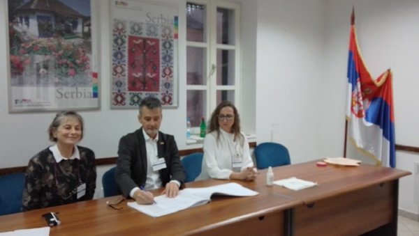 КОНЗУЛАТ СРБИЈЕ У ХЕРЦЕГ НОВОМ: Изјаснило се 60 одсто уписаних бирача КОНЗУЛАТ СРБИЈЕ У ХЕРЦЕГ НОВОМ: Изјаснило се 60 одсто уписаних бирача