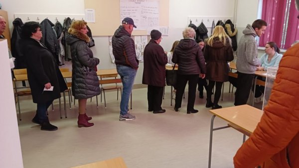 ПОКРАЈИНСКА ИЗБОРНА КОМИСИЈА ОБЈАВИЛА НАЈНОВИЈЕ РЕЗУЛТАТЕ: Војводина не сме да стане 48,7 одсто ПОКРАЈИНСКА ИЗБОРНА КОМИСИЈА ОБЈАВИЛА НАЈНОВИЈЕ РЕЗУЛТАТЕ: Војводина не сме да стане 48,7 одсто