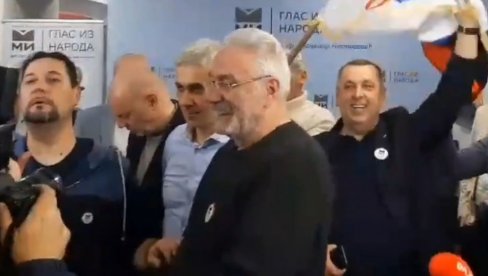 KORAK IDE ZA KORAKOM... Ovako se slavi u štabu liste dr Nestorovića (VIDEO) KORAK IDE ZA KORAKOM... Ovako se slavi u štabu liste dr Nestorovića (VIDEO)
