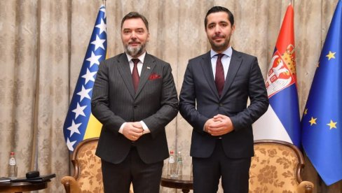 NE POSTOJI NIJEDNO TRŽIŠTE U REGIONU GDE SRBIJA IMA DOBRE REZULTATE KAO U BiH Momirović sa Košarcem: Radimo na dubljoj integraciji NE POSTOJI NIJEDNO TRŽIŠTE U REGIONU GDE SRBIJA IMA DOBRE REZULTATE KAO U BiH Momirović sa Košarcem: Radimo na dubljoj integraciji