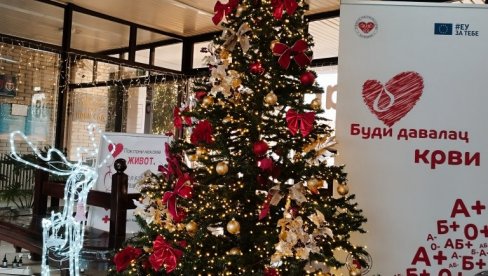 DAR ZA DAR: Tradicionalni poklon paketići za decu davalaca krvi Zavoda za transfuziju krvi Vojvodine DAR ZA DAR: Tradicionalni poklon paketići za decu davalaca krvi Zavoda za transfuziju krvi Vojvodine