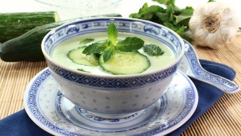 ОСВЕЖАВАЈУЋА ХЛАДНА СУПА СА НАНОМ И КРАСТАВЦЕМ: Спој укуса коме нећете моћи да одолите ОСВЕЖАВАЈУЋА ХЛАДНА СУПА СА НАНОМ И КРАСТАВЦЕМ: Спој укуса коме нећете моћи да одолите