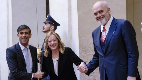ALBANIJA BI I IZBEGLICE I PARE: U Rim u goste premijerki Meloni stigli Riši Sunak, Edi Rama i Ilon Mask (FOTO) ALBANIJA BI I IZBEGLICE I PARE: U Rim u goste premijerki Meloni stigli Riši Sunak, Edi Rama i Ilon Mask (FOTO)