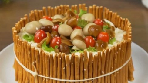 IDEALNA ZA SVEČANU TRPEZU: Svečana salata sa šunkom, pečurkama i tajnim sastojkom - savršena za Božić (VIDEO) IDEALNA ZA SVEČANU TRPEZU: Svečana salata sa šunkom, pečurkama i tajnim sastojkom - savršena za Božić (VIDEO)