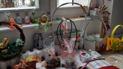 TRADICIONALNO ZA NURDOR: Humanitarni bazar u Gimnaziji Isidora Sekulić u Novom Sadu TRADICIONALNO ZA NURDOR: Humanitarni bazar u Gimnaziji Isidora Sekulić u Novom Sadu