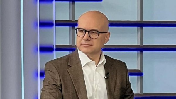 СНС СЕ НЕ СТИДИ И НЕ ОДРИЧЕ АЛЕКСАНДРА ВУЧИЋА Вучевић изричит: Ми смо један тим, настављамо са истим циљем да Србија буде још јача СНС СЕ НЕ СТИДИ И НЕ ОДРИЧЕ АЛЕКСАНДРА ВУЧИЋА Вучевић изричит: Ми смо један тим, настављамо са истим циљем да Србија буде још јача