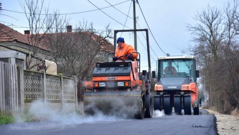 RADOVI U ĆUPRIJSKOJ OPŠTINI: Asfalt za ulice u Mijatovcu i Jovcu (FOTO)