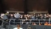 НОВИ СНИМАК СКАНДАЛА У ВАЛЕНСИЈИ: Овако је полиција тукла навијаче Партизана (ВИДЕО) НОВИ СНИМАК СКАНДАЛА У ВАЛЕНСИЈИ: Овако је полиција тукла навијаче Партизана (ВИДЕО)