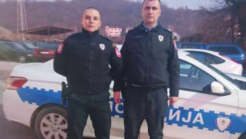 SPASLI ŽENU UIZ REKE: Policajci u Doboju sprečili tragediju SPASLI ŽENU UIZ REKE: Policajci u Doboju sprečili tragediju