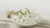 OSVEŽAVA I ODLIČNO SE SLAŽE SA GIROSOM, MESOM: Omiljena caciki salata OSVEŽAVA I ODLIČNO SE SLAŽE SA GIROSOM, MESOM: Omiljena caciki salata