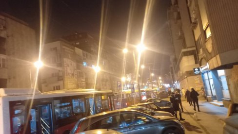 SAOBRAĆAJNI KOLAPS U BEOGRADU: U Bulevaru despota Stefana sve stoji - Vozila gotovo da se ne pomeraju (FOTO) SAOBRAĆAJNI KOLAPS U BEOGRADU: U Bulevaru despota Stefana sve stoji - Vozila gotovo da se ne pomeraju (FOTO)