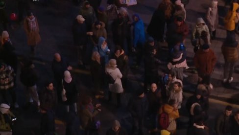 ZAVRŠEN CIRKUS ISPRED RIKA: Sada traže ponavljanje izbora na svim nivoima i najavljuju blokadu grada ZAVRŠEN CIRKUS ISPRED RIKA: Sada traže ponavljanje izbora na svim nivoima i najavljuju blokadu grada