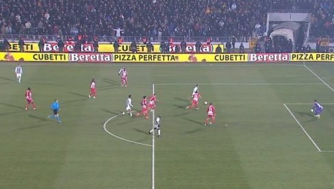 PARTIZAN JE OVAKO RASPAMETIO GROBARE: Novi gol u mreži Zvezde u 171. večitom derbiju (VIDEO) PARTIZAN JE OVAKO RASPAMETIO GROBARE: Novi gol u mreži Zvezde u 171. večitom derbiju (VIDEO)
